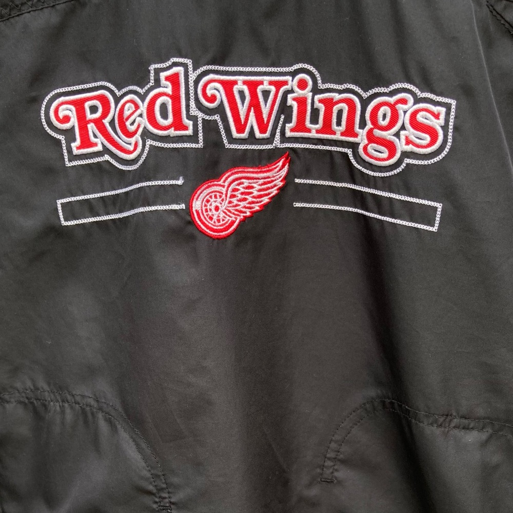 CCM: NHL Detroit Red Wings popover jacket in a youth size M.